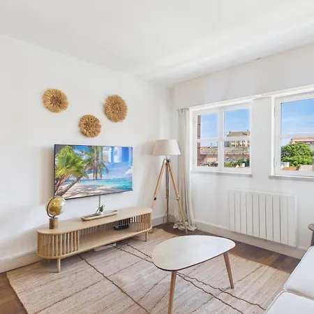 Renovated 1br Elevator, Balcony & Parking - Alfama | By Airnest * Lisboa
