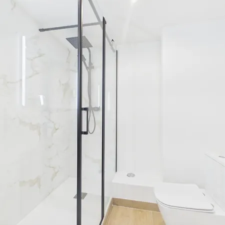 Renovated 1br Elevator, Balcony & Parking - Alfama | By Airnest Lisboa