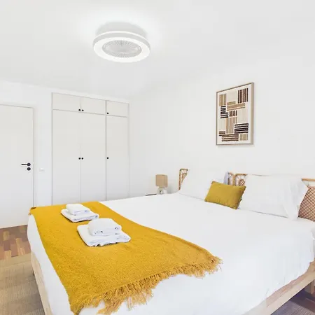 Renovated 1br Elevator, Balcony & Parking - Alfama | By Airnest * Lisboa